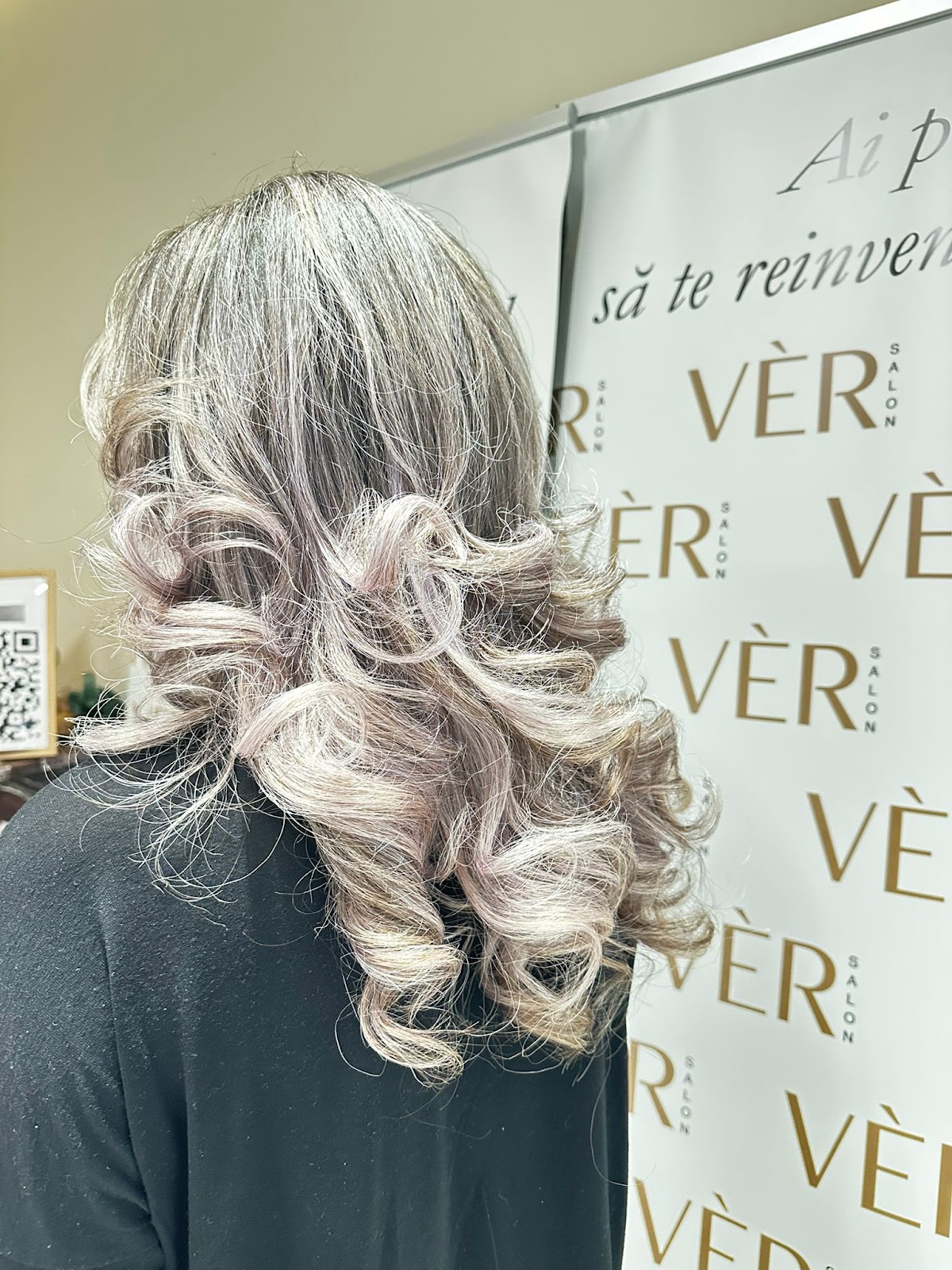 Logo Very Ynn Salon